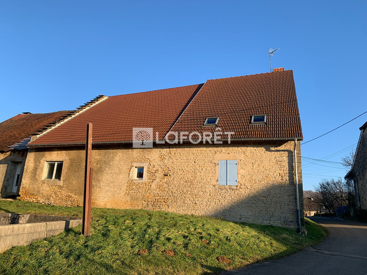 Maison à vendre - 4 pièces - 146m2 - Geruge (39570)