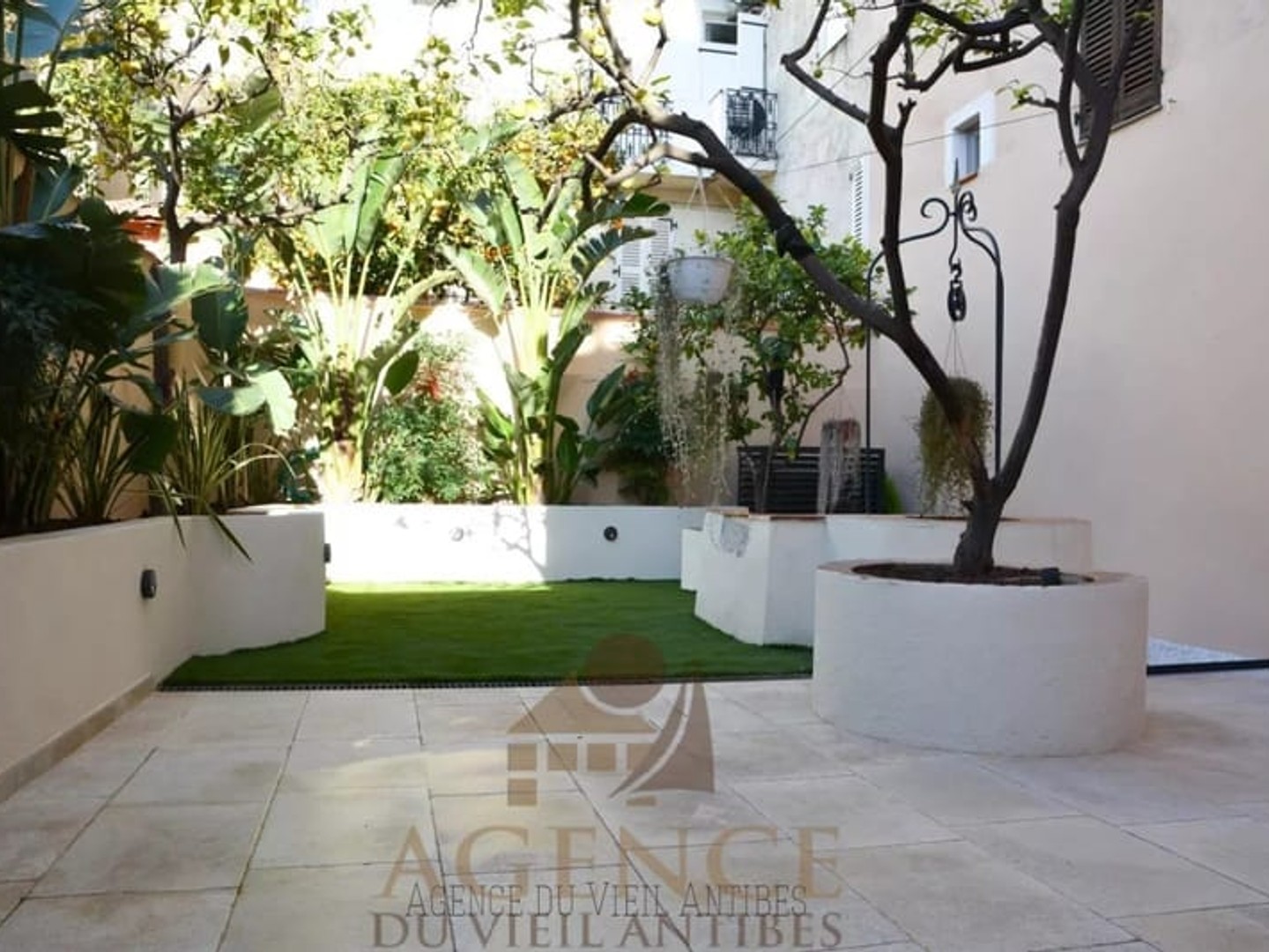 Vieil Antibes REZ-DE-JARDIN 107m2