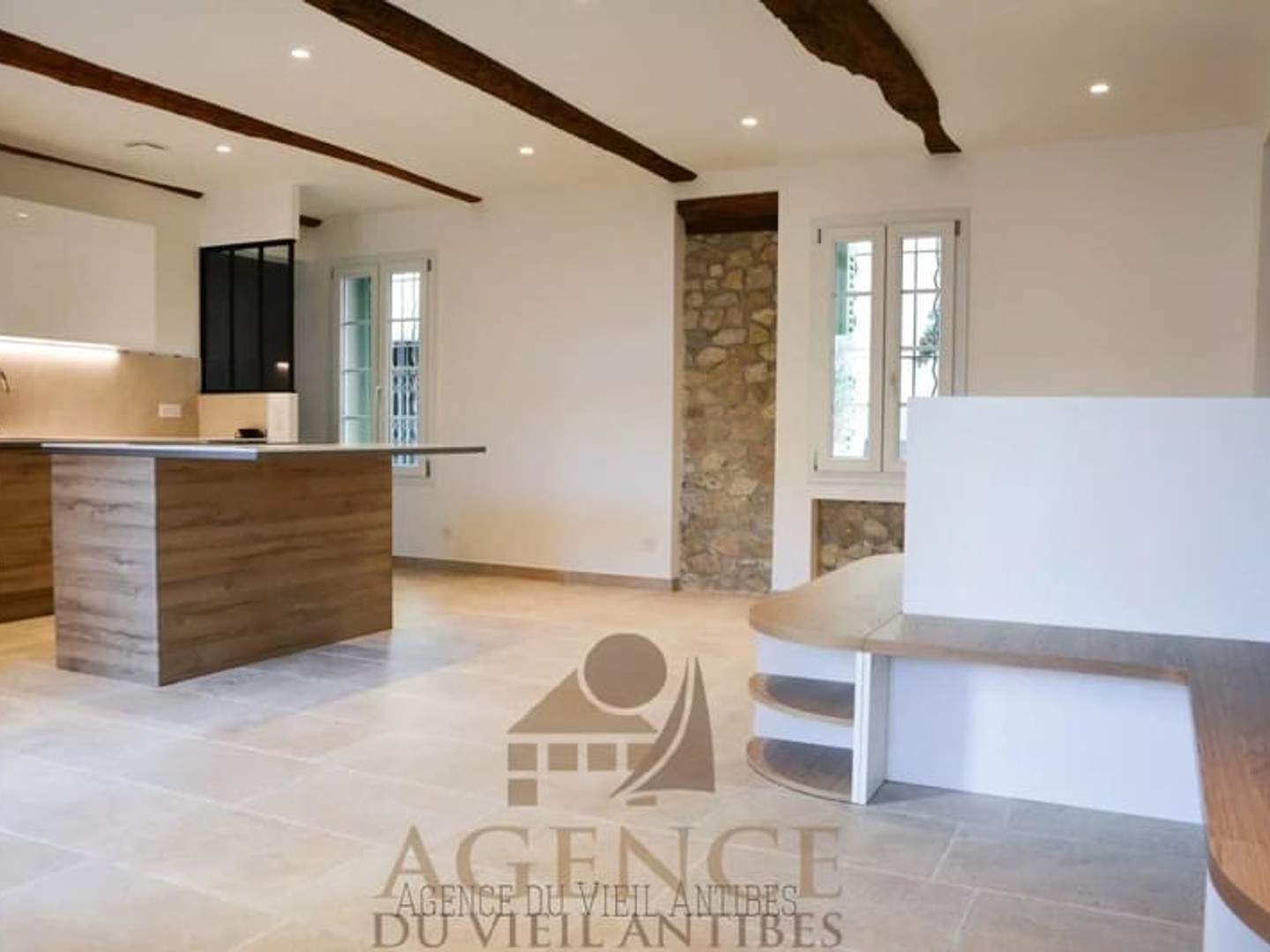 Appartement à vendre - 4 pièces - 184m2 - Antibes (06600)