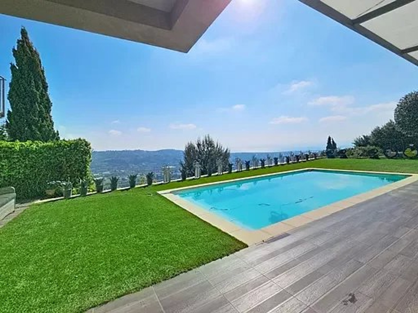 Maison à vendre - 8 pièces - 220m2 - Saint-Laurent-Du-Var (06700)