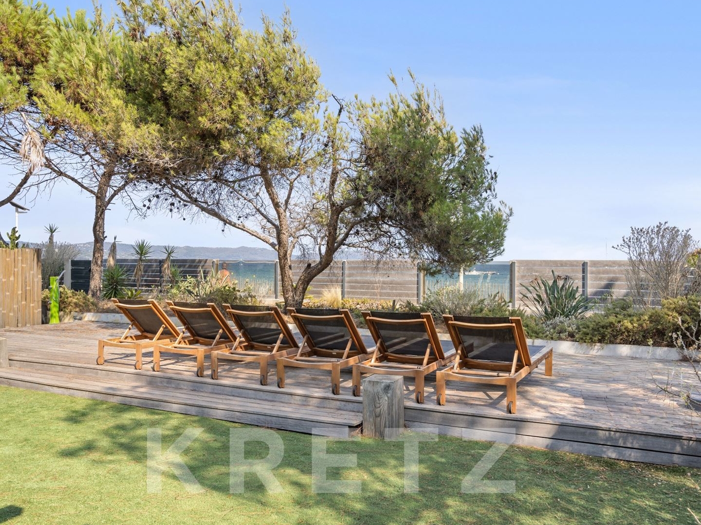 Maison à vendre - 12 pièces - 240m2 - Cavalaire-Sur-Mer (83240)