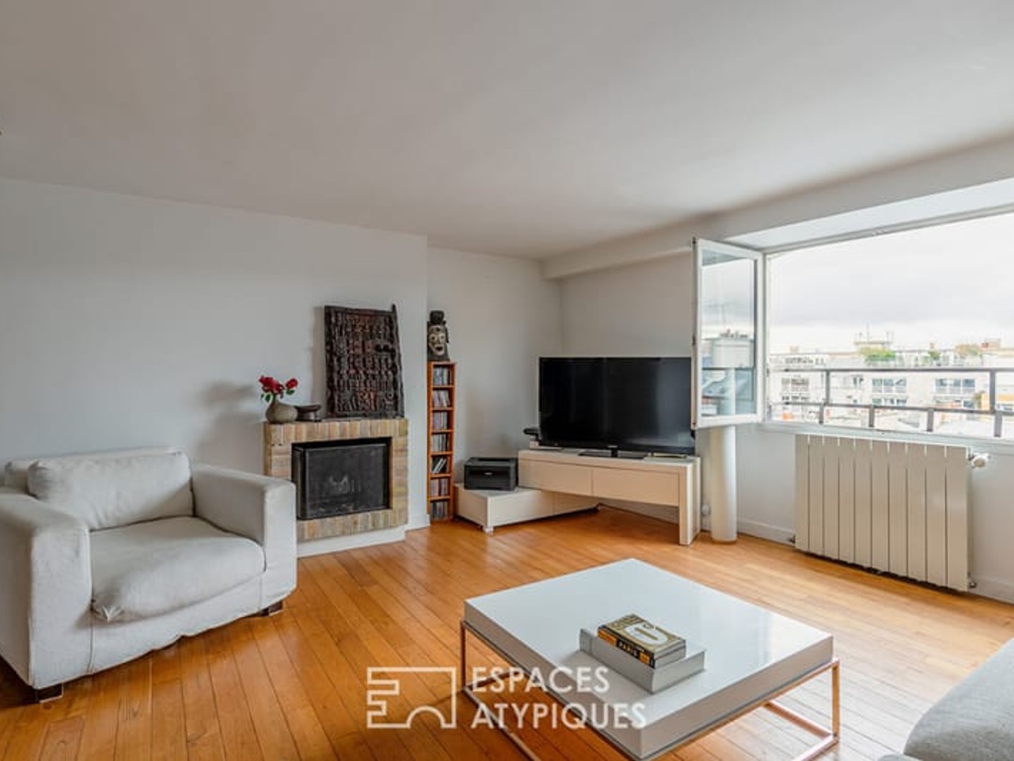 Duplex en dernier étage sous les toits au coeur du Haut Marais