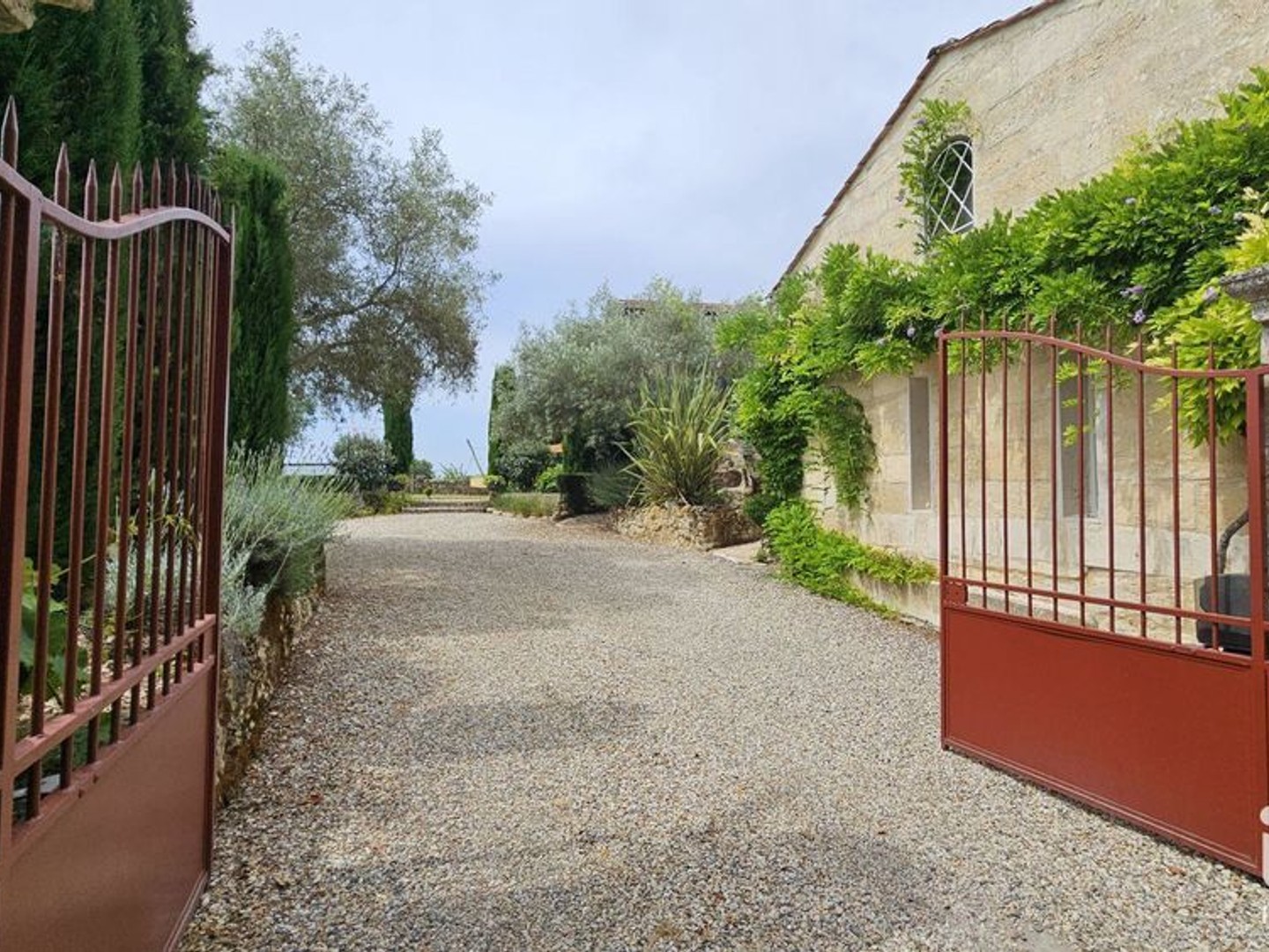 Maison à vendre - 6 pièces - 332m2 - Bourg (33710)