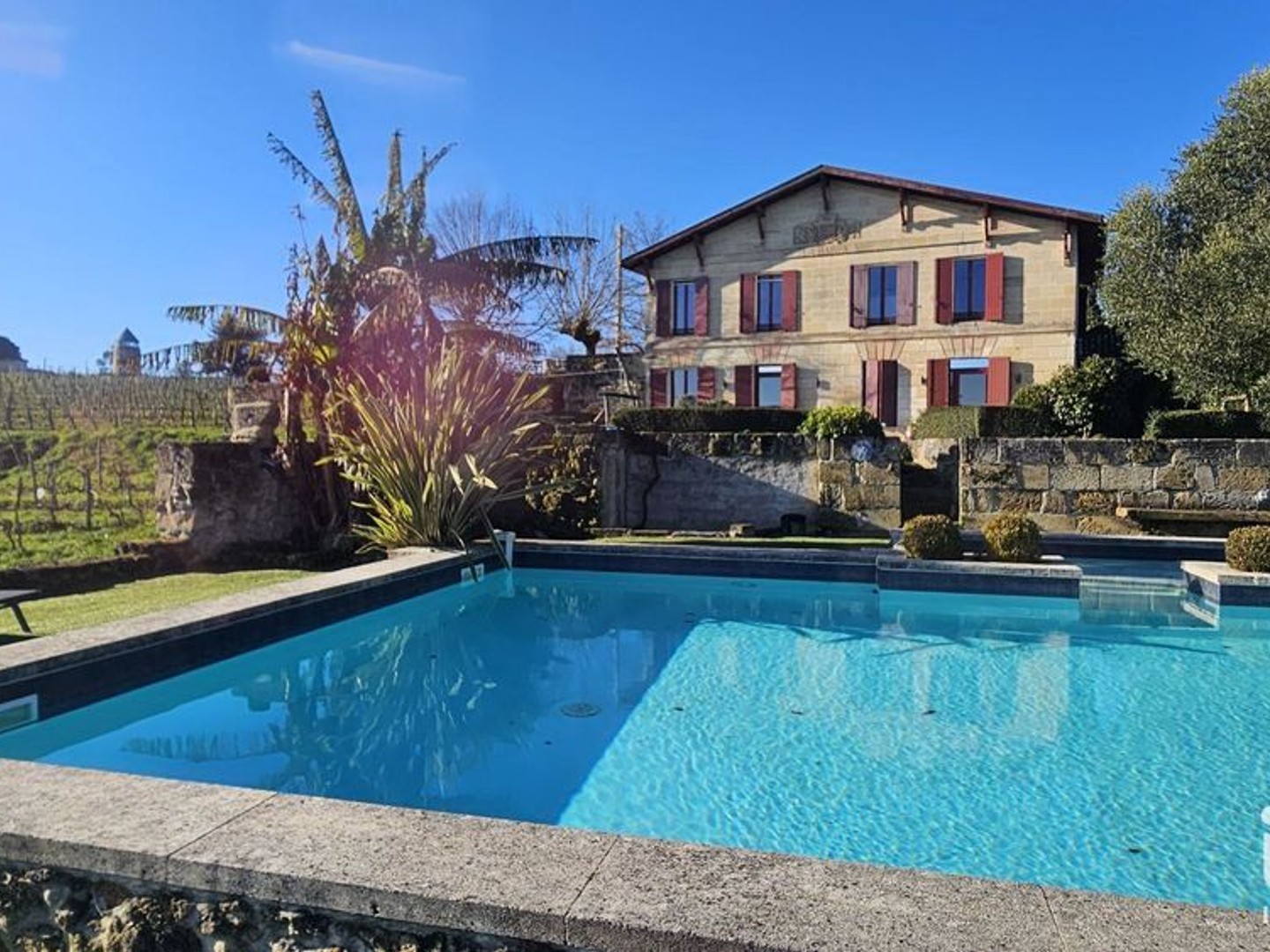 Maison à vendre - 6 pièces - 332m2 - Bourg (33710)