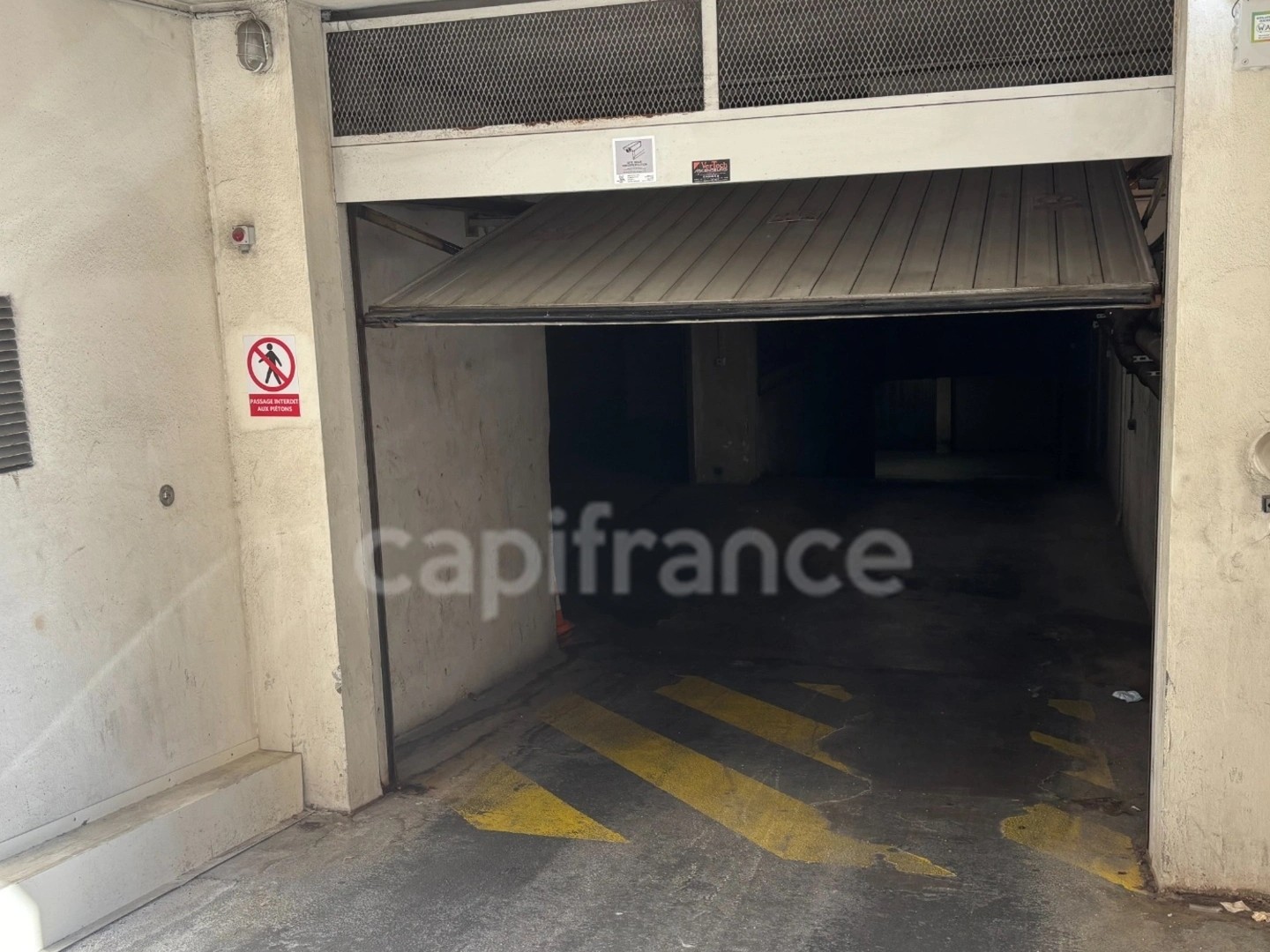 Parking / garage / box à vendre - 24m2 - Antibes (06160)