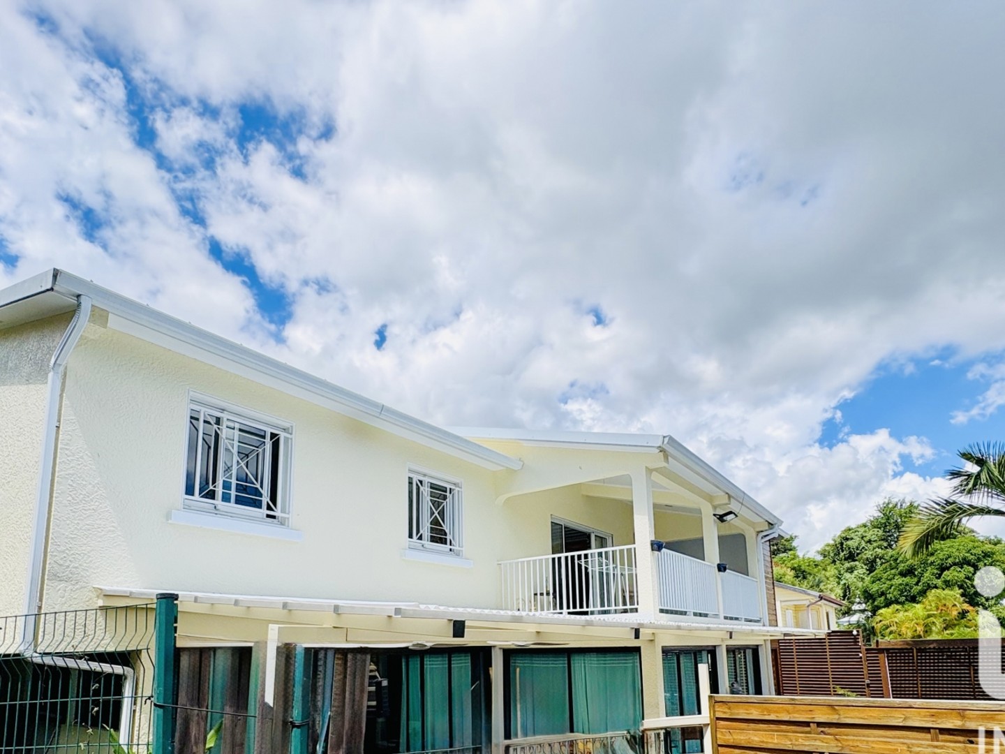 Maison à vendre - 7 pièces - 197m2 - La Possession (97419)