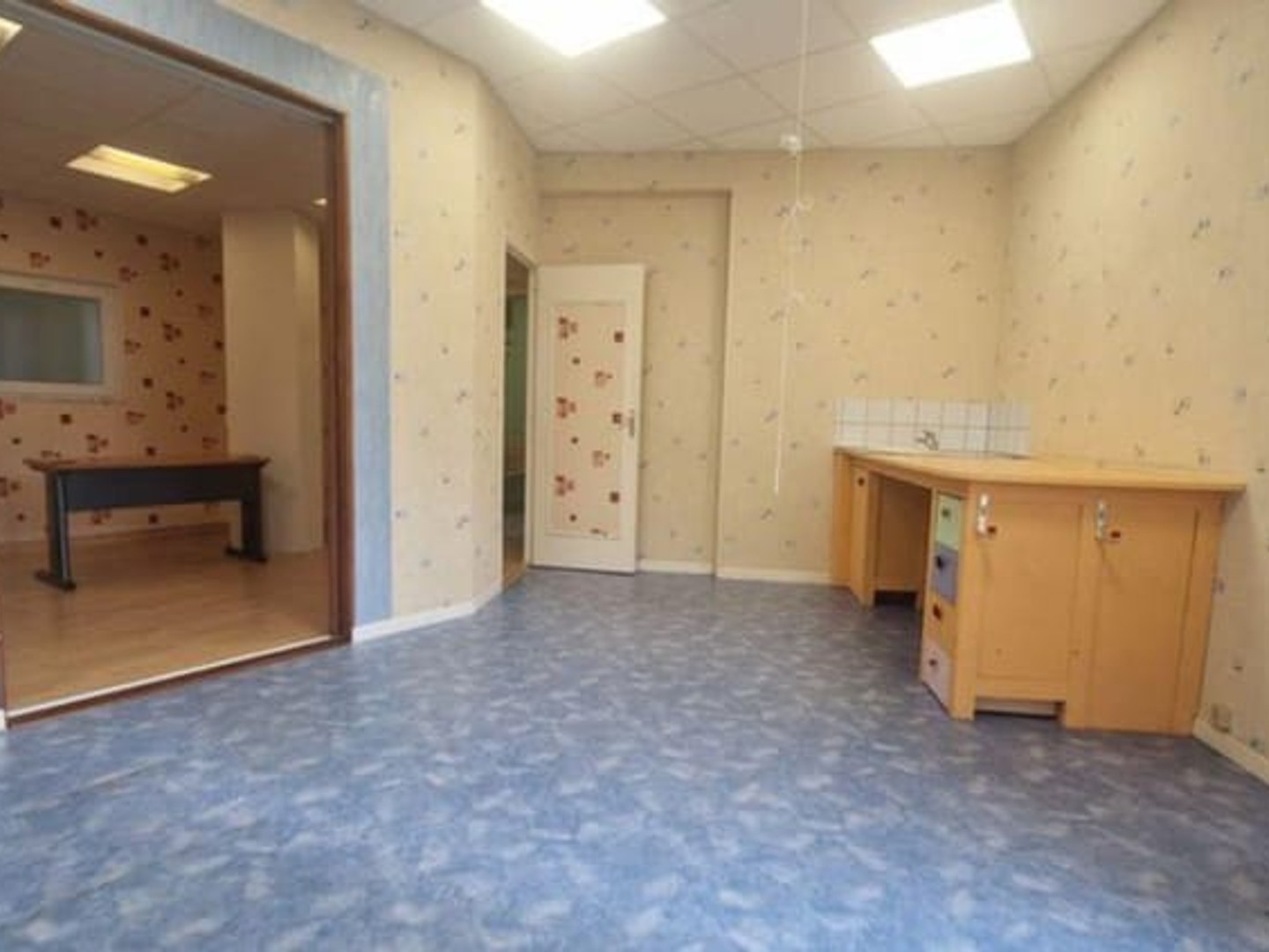 Magasin à vendre - 72m2 - La Ville-Aux-Dames (37700)