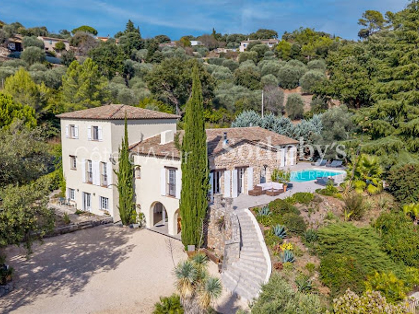 Villa 10 pièces 345 m²