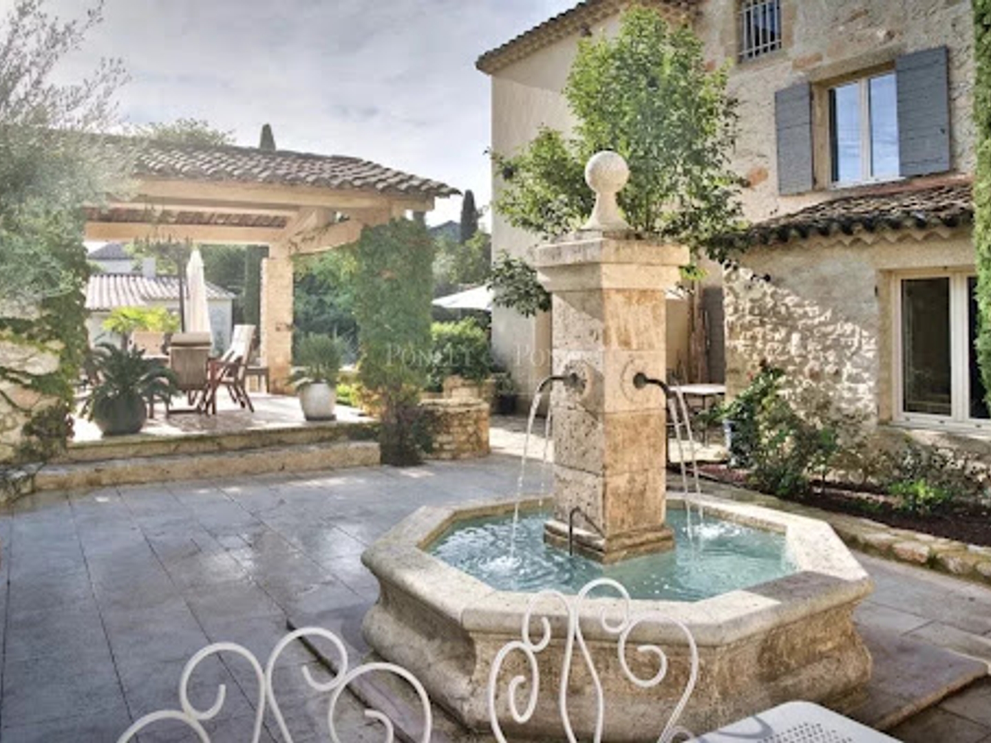 Maison à vendre - 11 pièces - 359m2 - Uzès (30700)