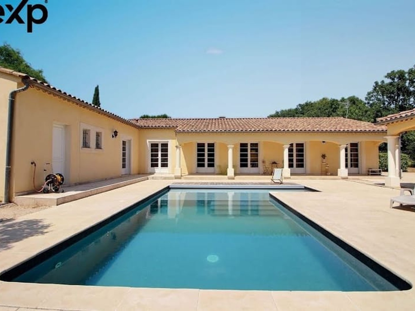 Maison à vendre - 7 pièces - 198m2 - L'isle-Sur-La-Sorgue (84800)