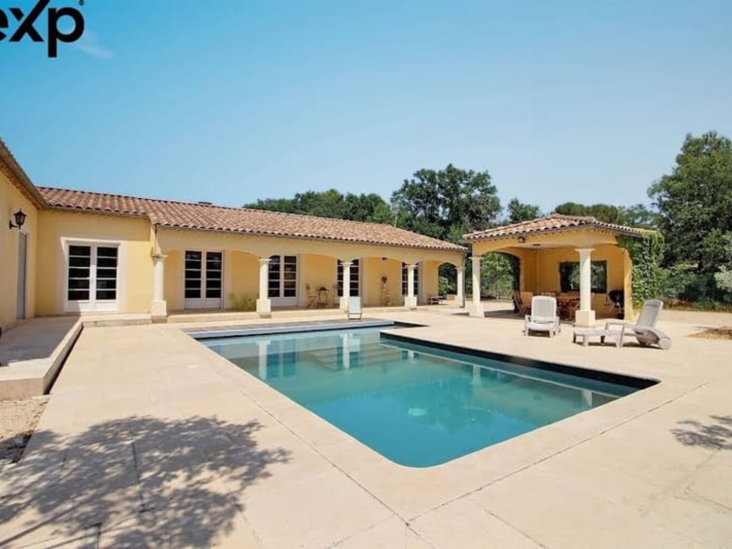 Maison à vendre - 7 pièces - 198m2 - L'isle-Sur-La-Sorgue (84800)