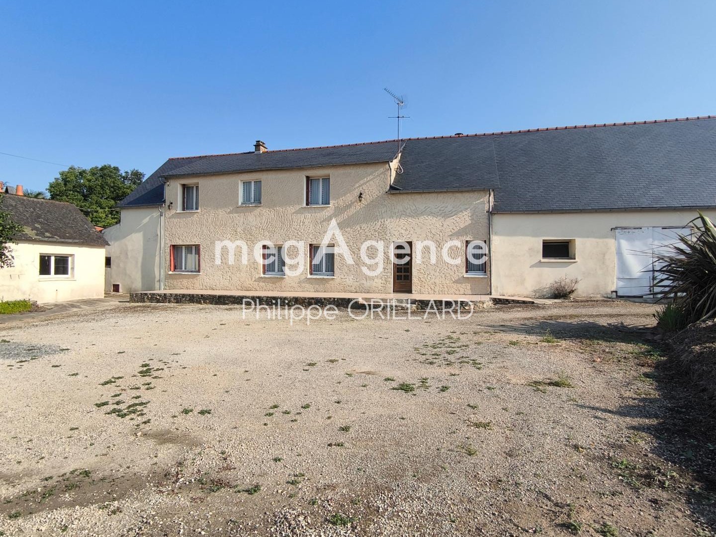 Maison à vendre - 9 pièces - 223m2 - Carbay (49420)