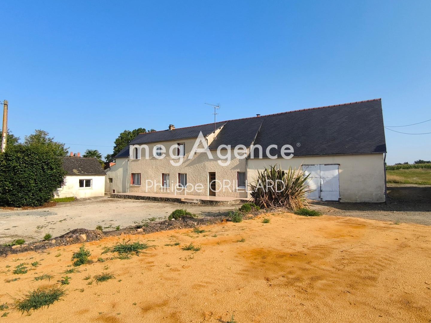 Maison à vendre - 9 pièces - 223m2 - Carbay (49420)