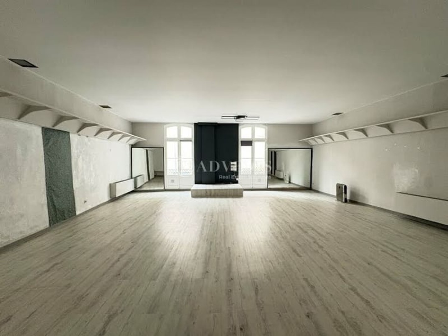 Locaux à vendre - 141m2 - Béziers (34500)