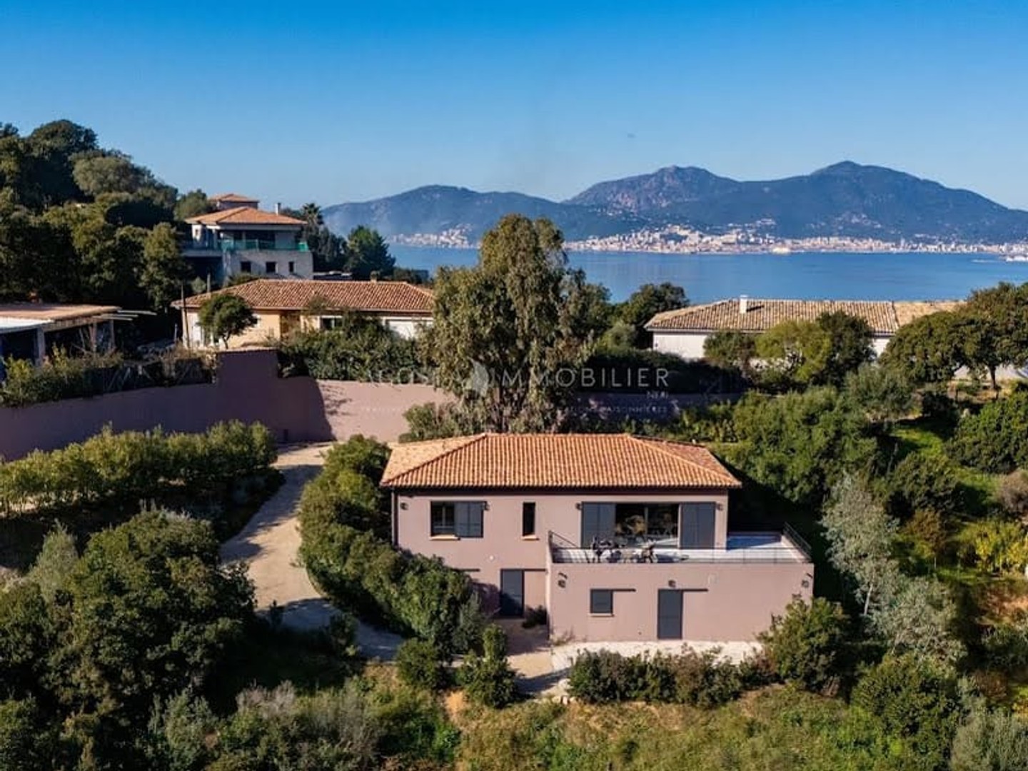 Villa 7 pièces 230 m²