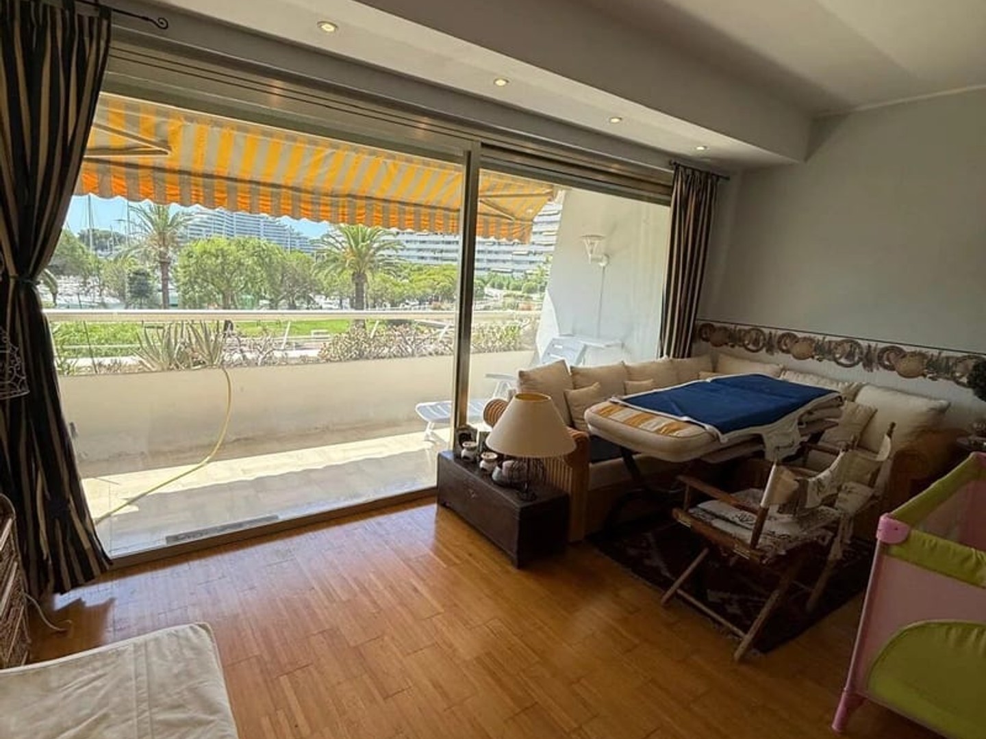 Appartement à vendre - 1 pièce - 37m2 - Villeneuve-Loubet (06270)