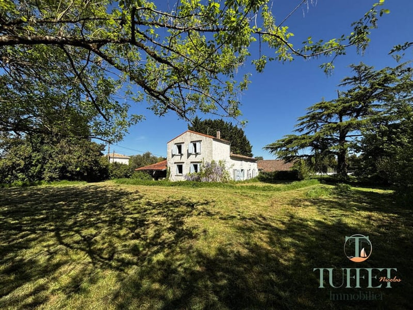 Maison à vendre - 7 pièces - 148m2 - Breuillet (17920)