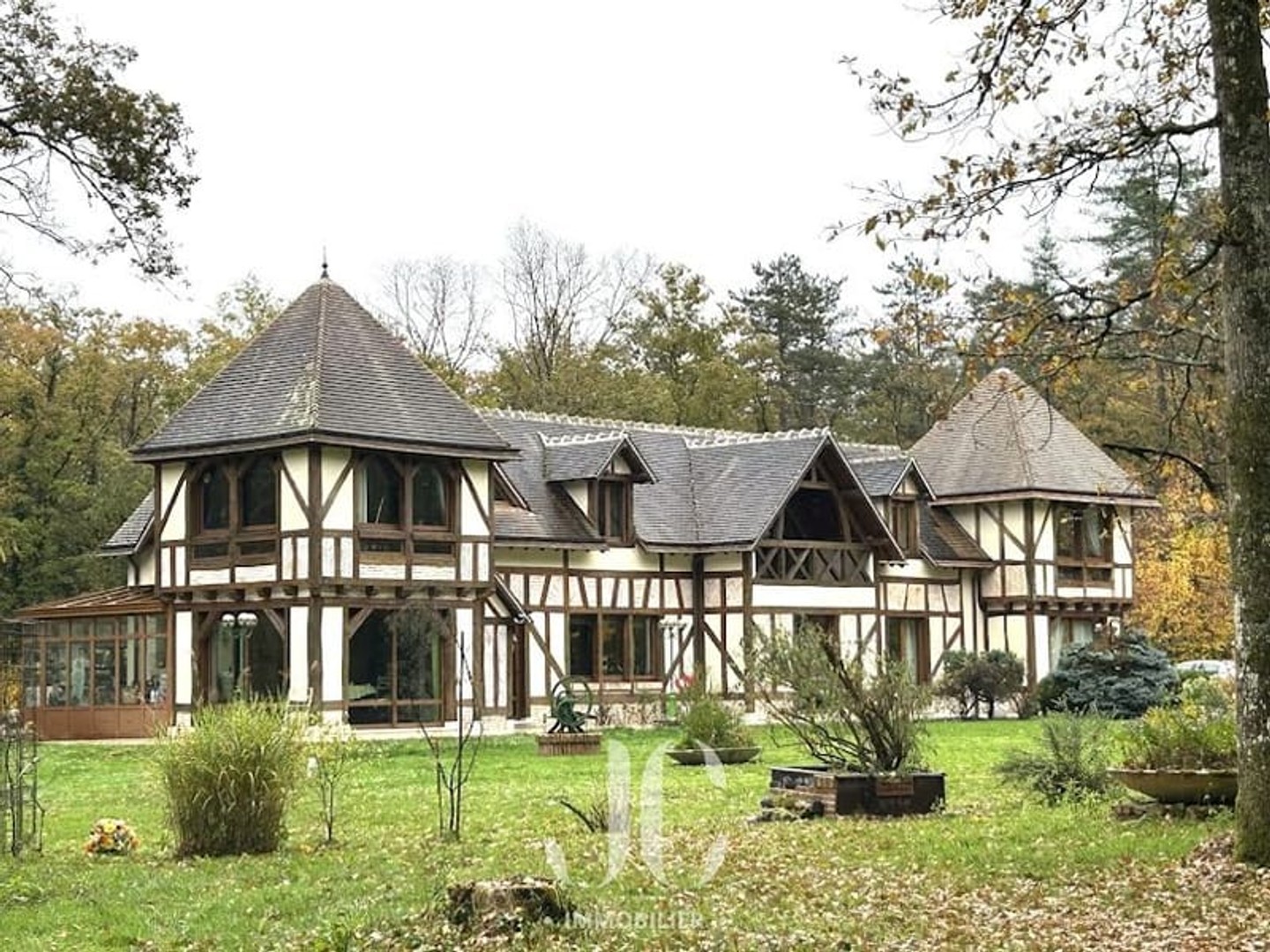 Maison 6 pièces 235 m²