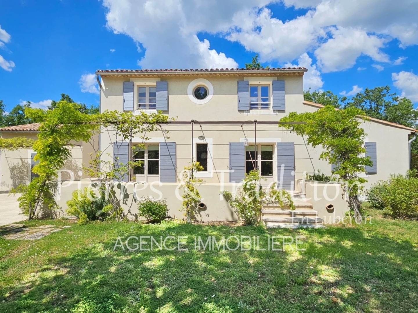 Maison à vendre - 6 pièces - 192m2 - Caseneuve (84750)