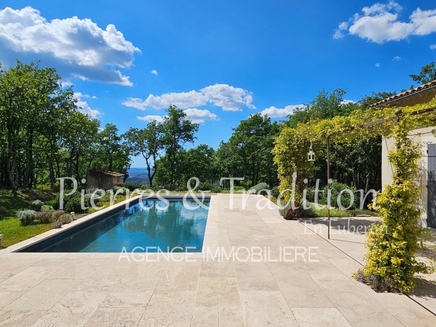 Maison à vendre - 6 pièces - 192m2 - Caseneuve (84750)