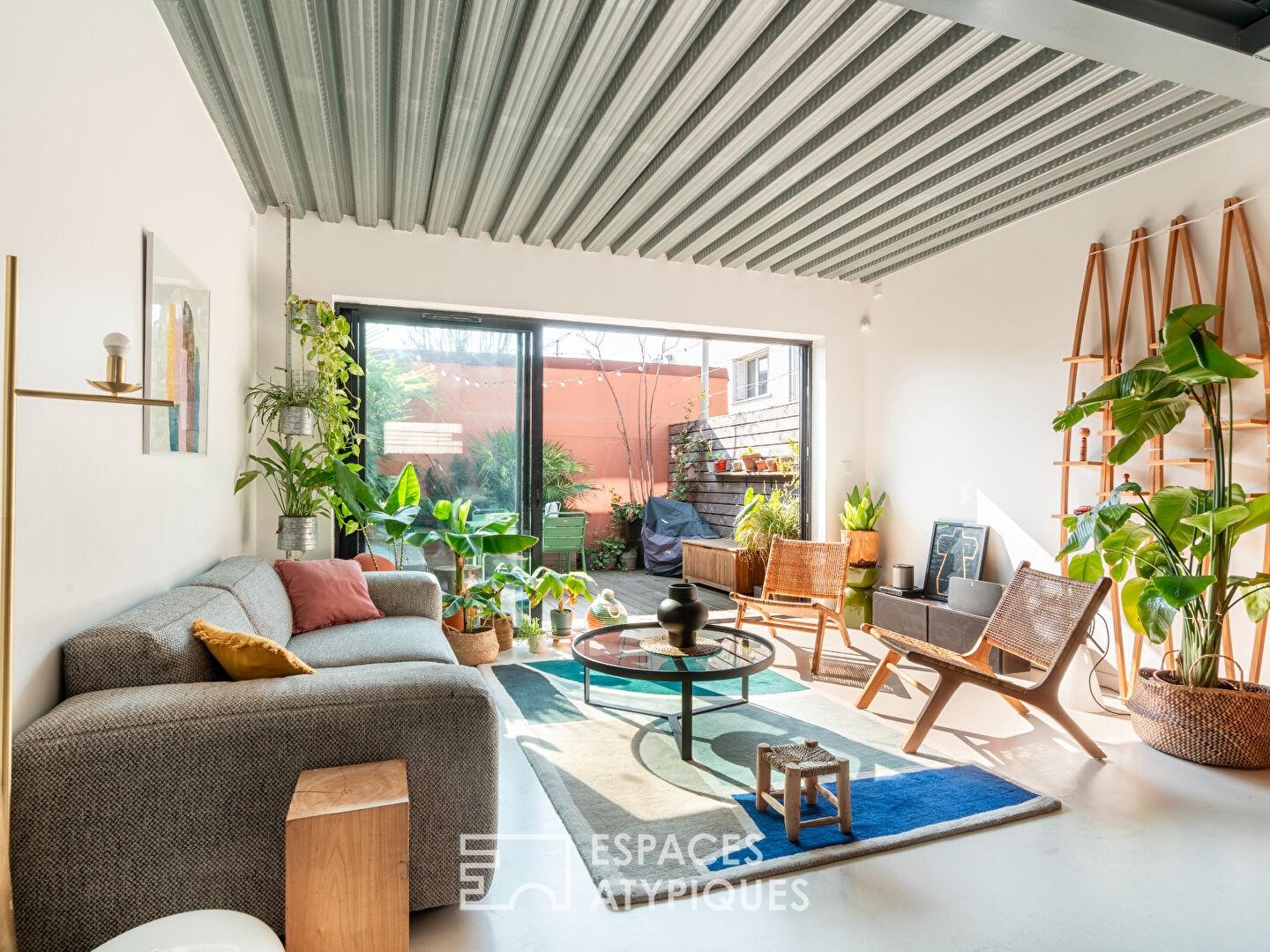 Maison d'architecte avec patio et rooftop