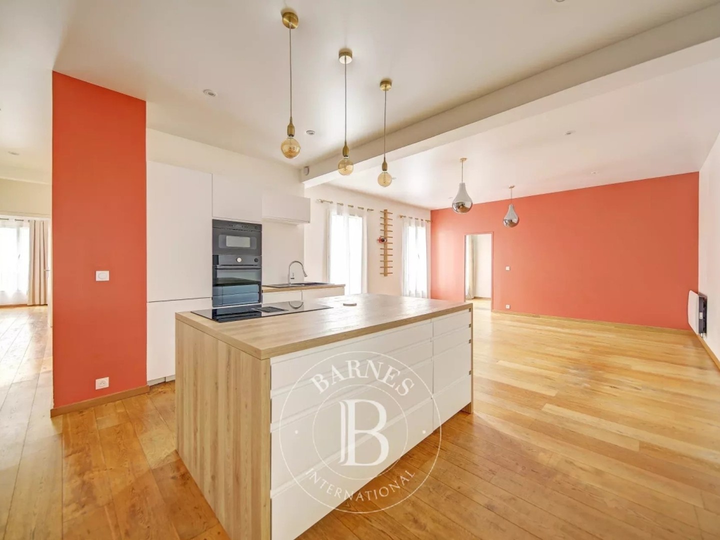 Versailles Notre-Dame - Bel appartement de 110 m² 3 ch - Ascenseur cave et parking - Résidence de standing - Espace de jeux pour les enfants - Emplacement idéal.