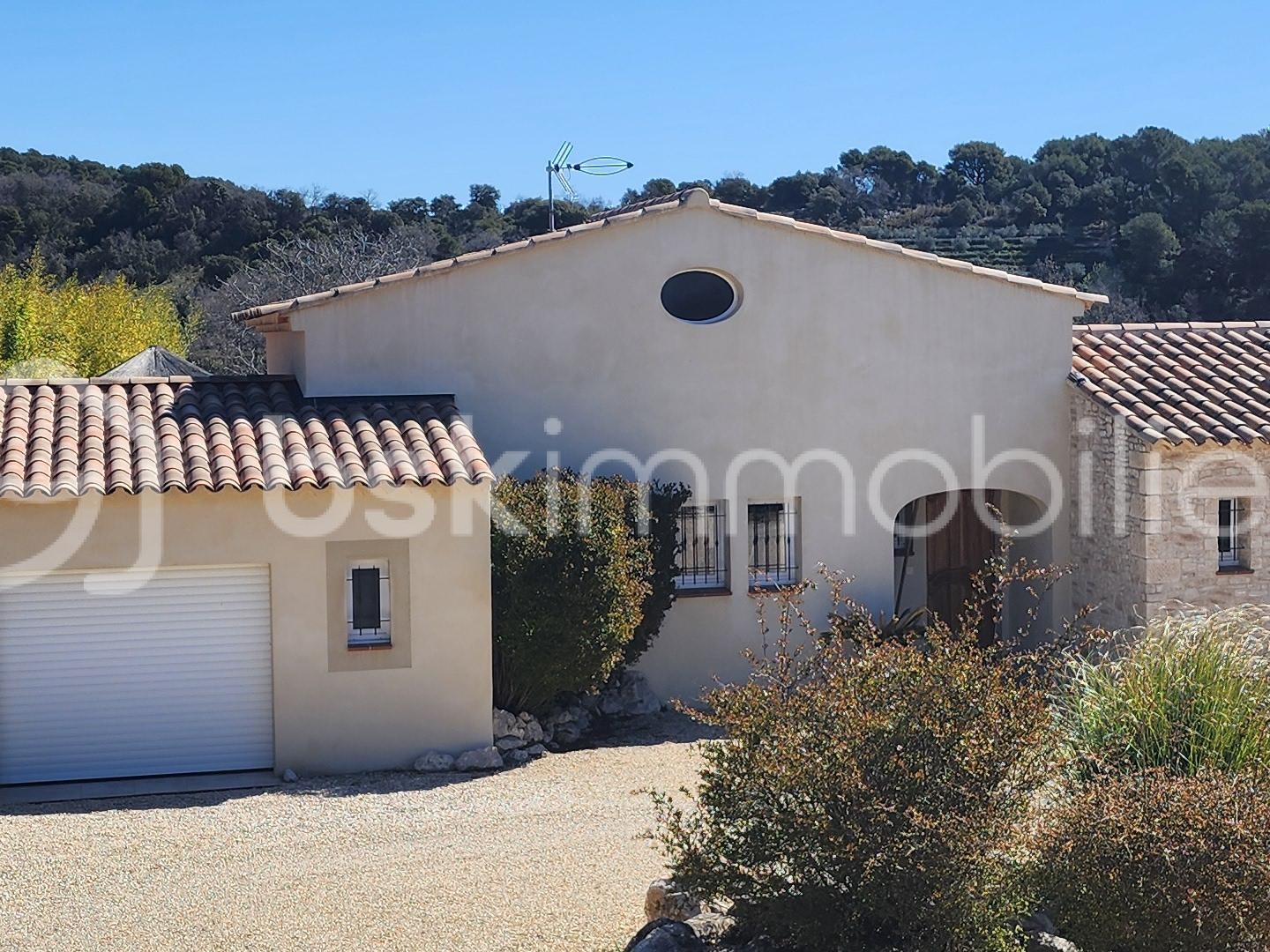 Maison à vendre - 6 pièces - 165m2 - Vaugines (84160)