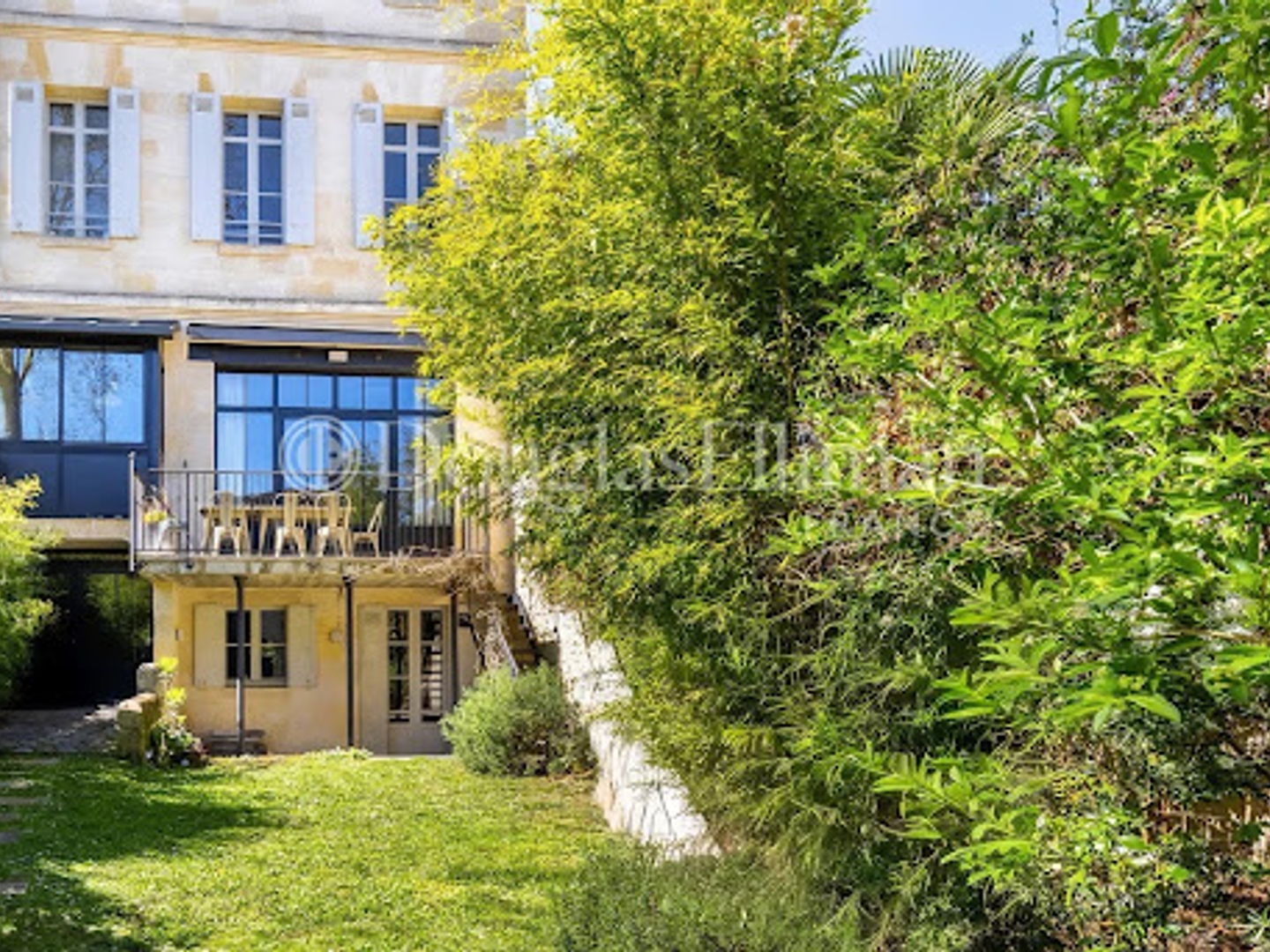 Maison 9 pièces 370 m²