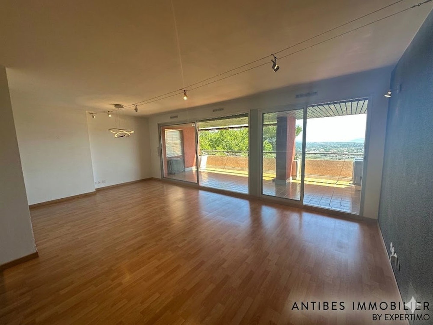 Appartement à vendre - 3 pièces - 73m2 - Grasse (06130)
