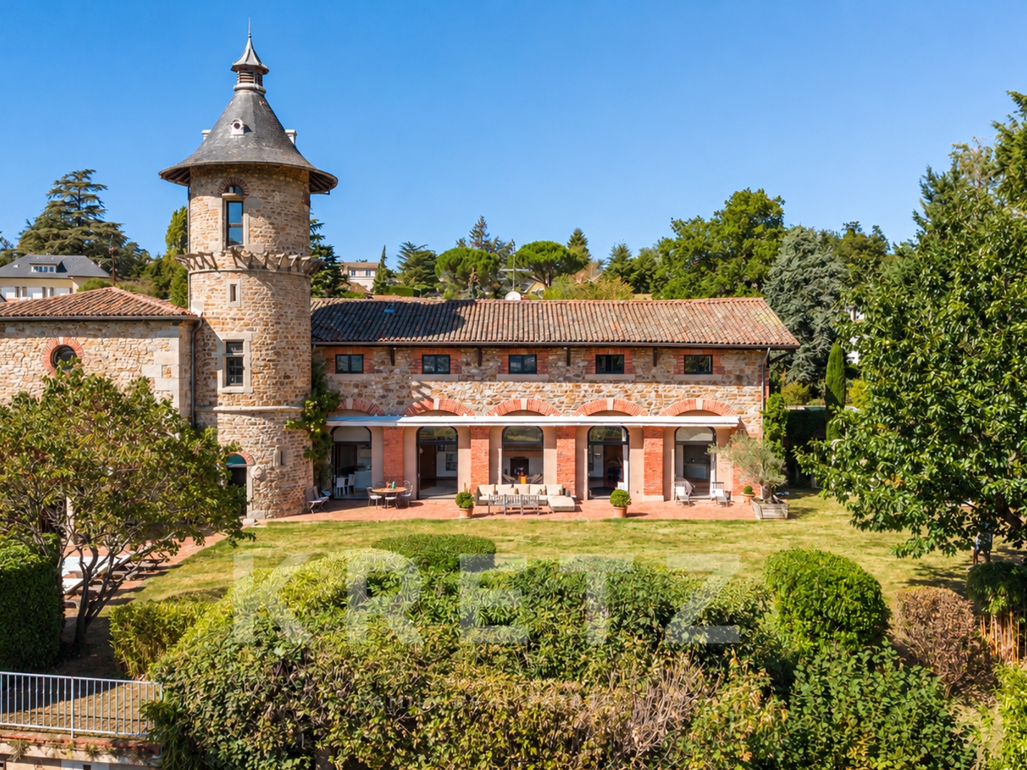 L'Étrat - Une demeure singulière de 440 m² au caractère architectural exceptionnel