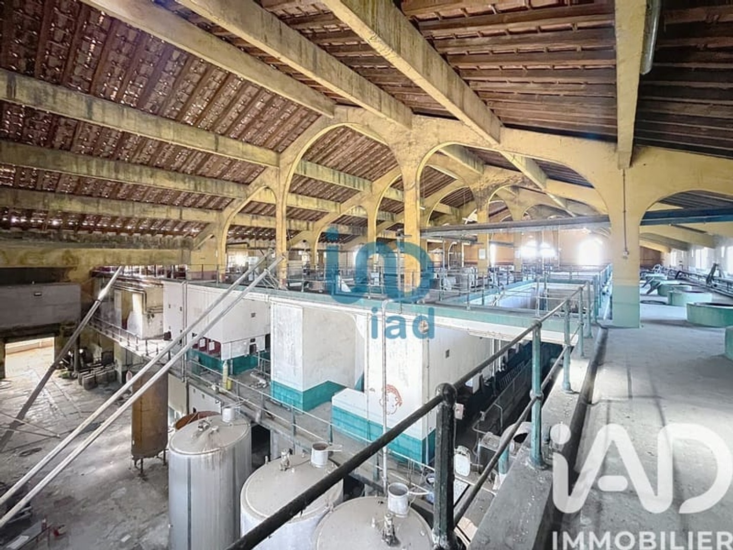 Magasin à vendre - 4 pièces - 65m2 - Pouzolles (34480)