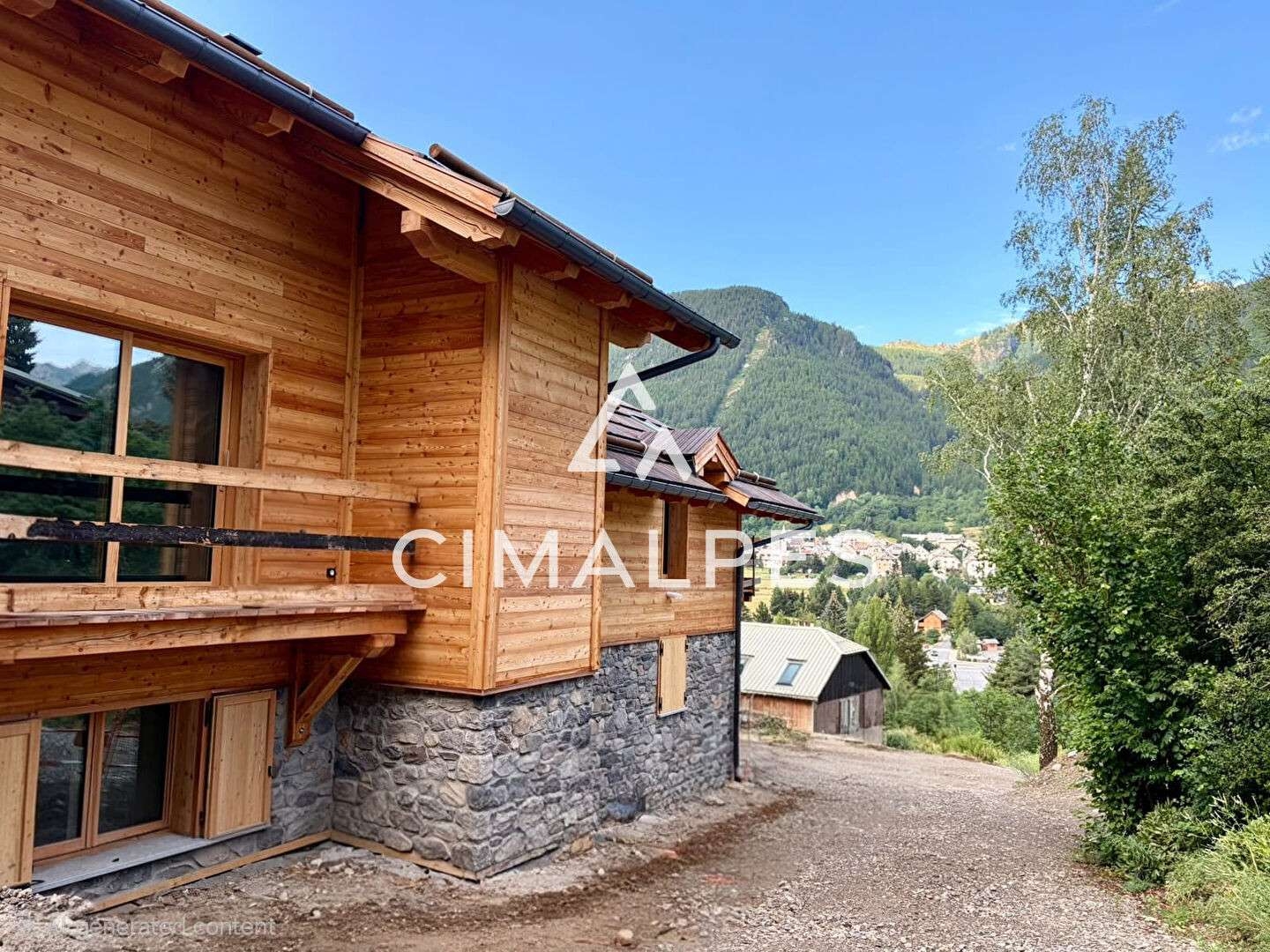 Maison à vendre - 7 pièces - 280m2 - La Salle-Les-Alpes (05240)
