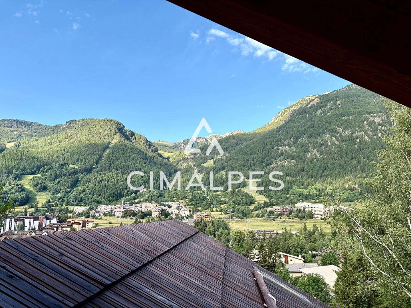 Maison à vendre - 7 pièces - 280m2 - La Salle-Les-Alpes (05240)