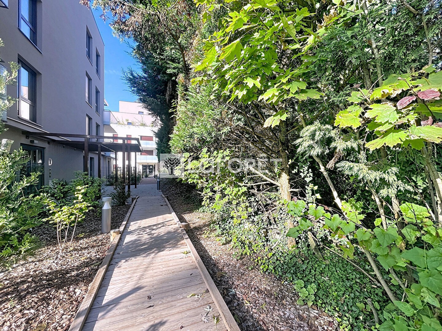Parking / garage / box à vendre - 25m2 - Rillieux-La-Pape (69140)