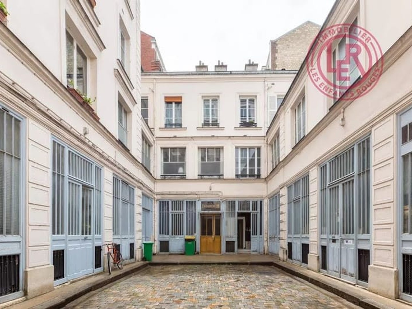 Local 2 pièces 94 m²