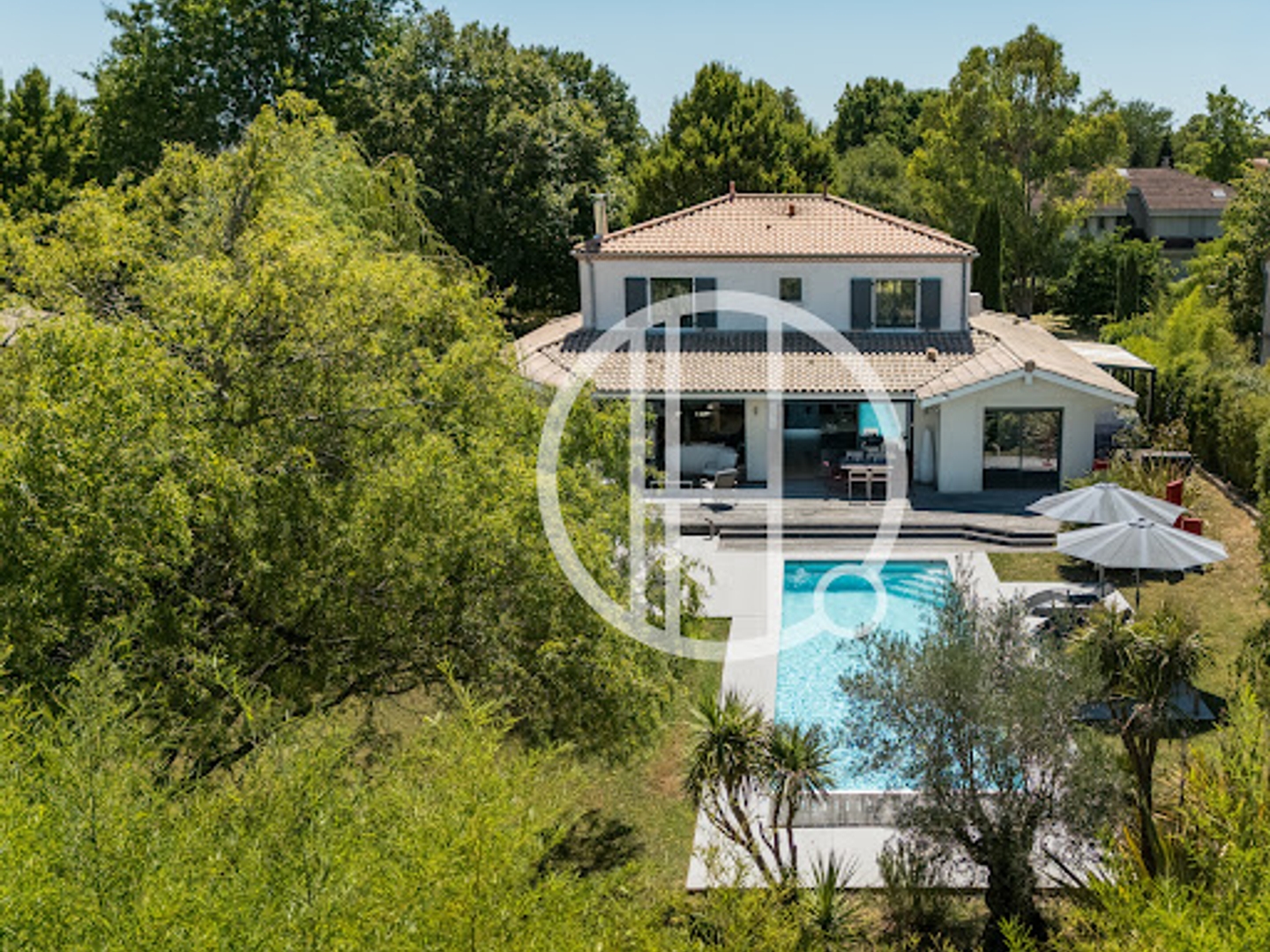 Maison 8 pièces 240 m²