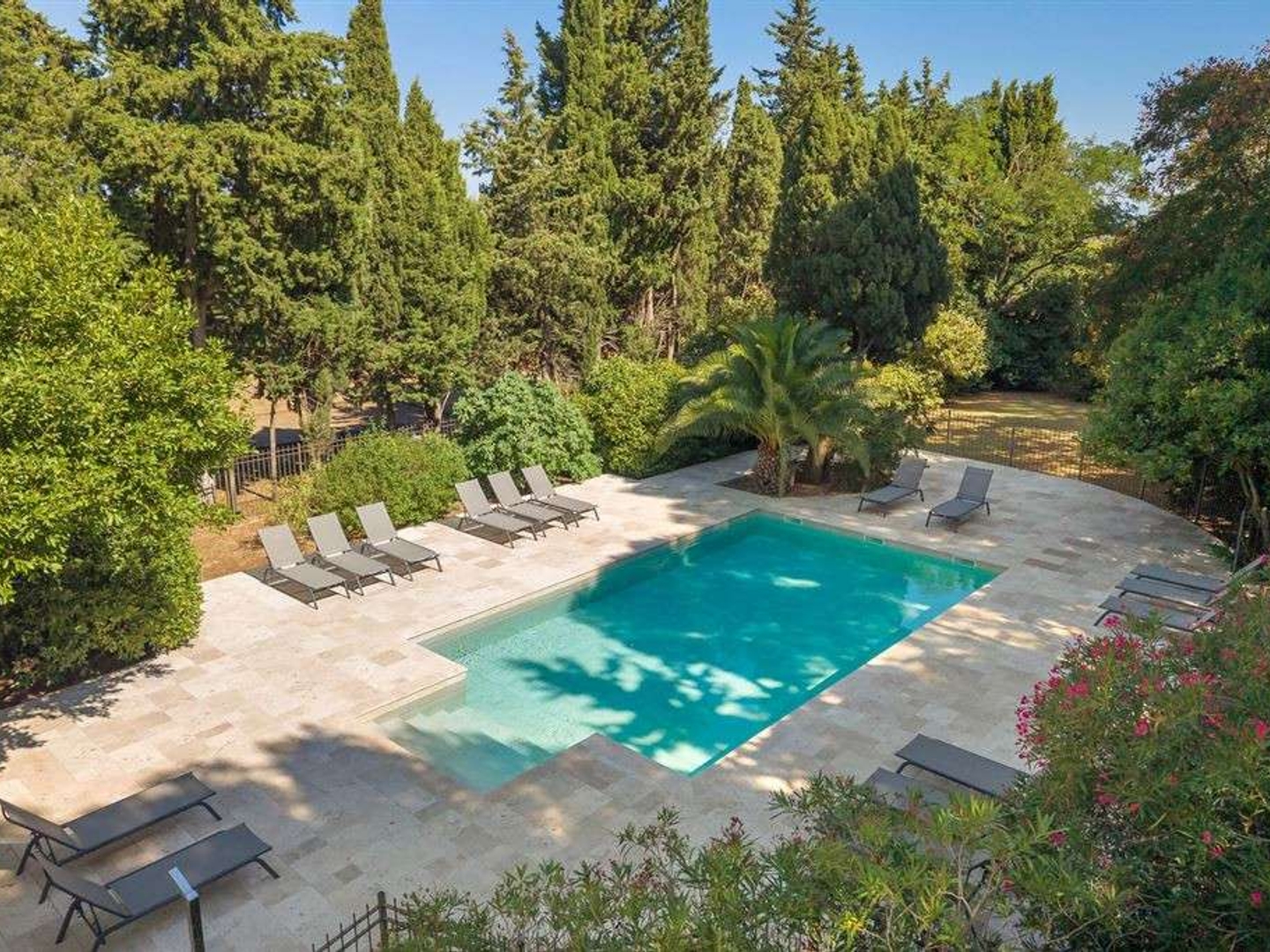 Propriété 21 pièces 1760 m²