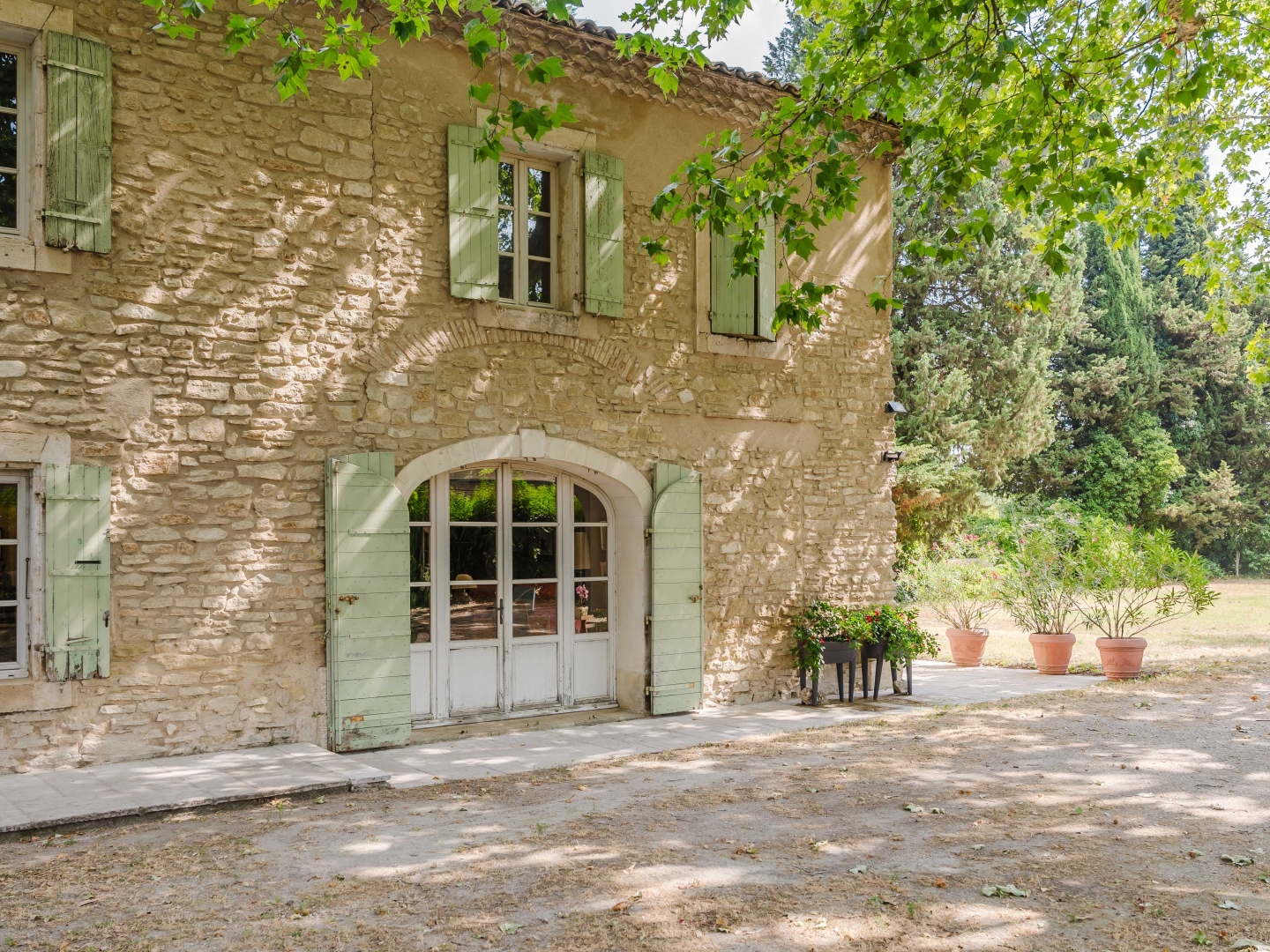 Maison à vendre - 6 pièces - 330m2 - L'isle-Sur-La-Sorgue (84800)