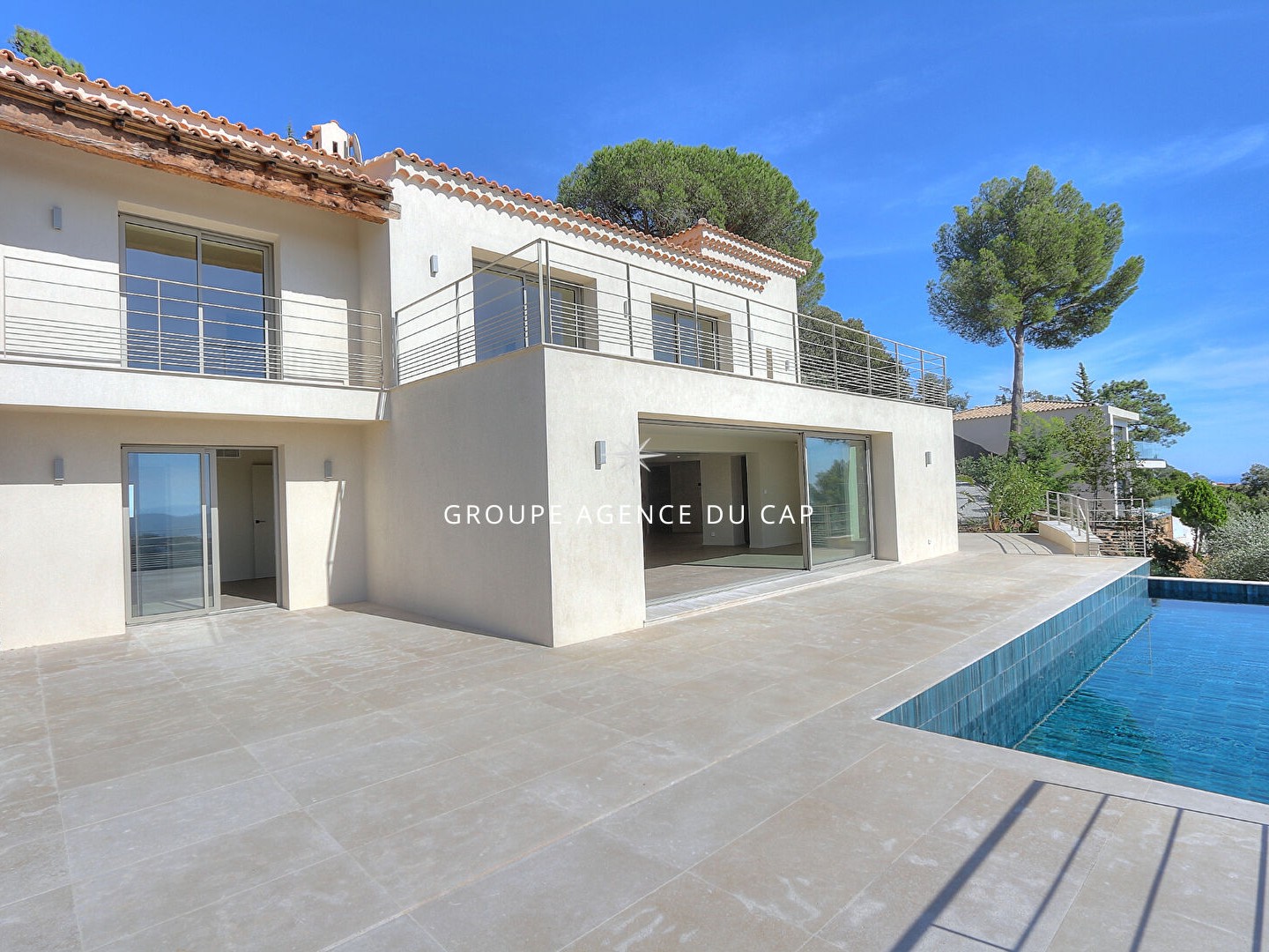 Maison à vendre - 6 pièces - 230m2 - Roquebrune-Sur-Ar... (83380)