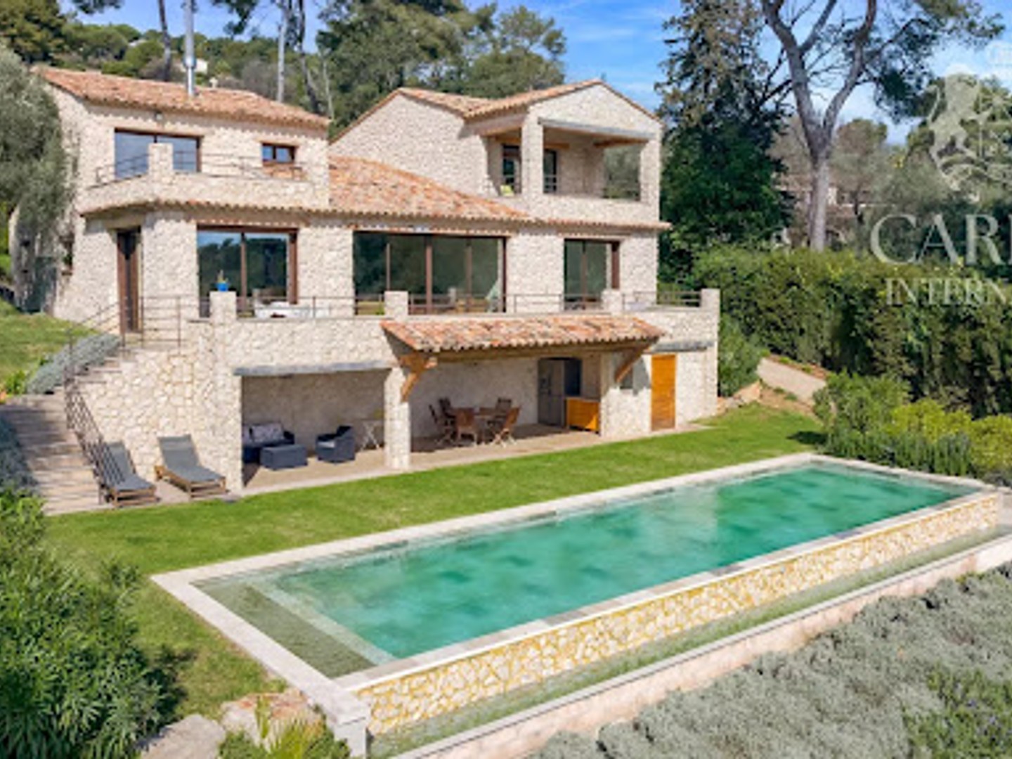 Maison 7 pièces 300 m²