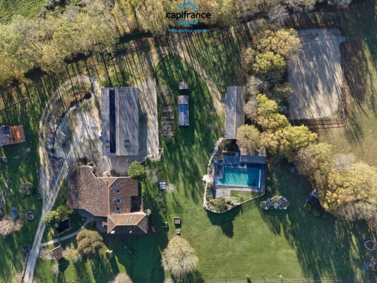Propriété à vendre 8 pièces, propriété de 220m2 chalet - boxes à chevaux - dépendances sur 7ha de terrain