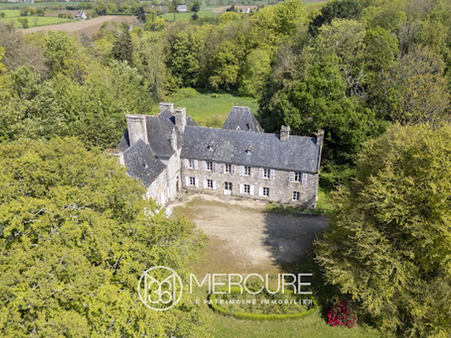 Maison à vendre - 15 pièces - 550m2 - Lanarvily (29260)