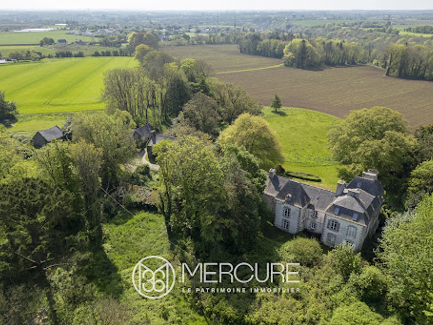 Maison à vendre - 15 pièces - 550m2 - Lanarvily (29260)