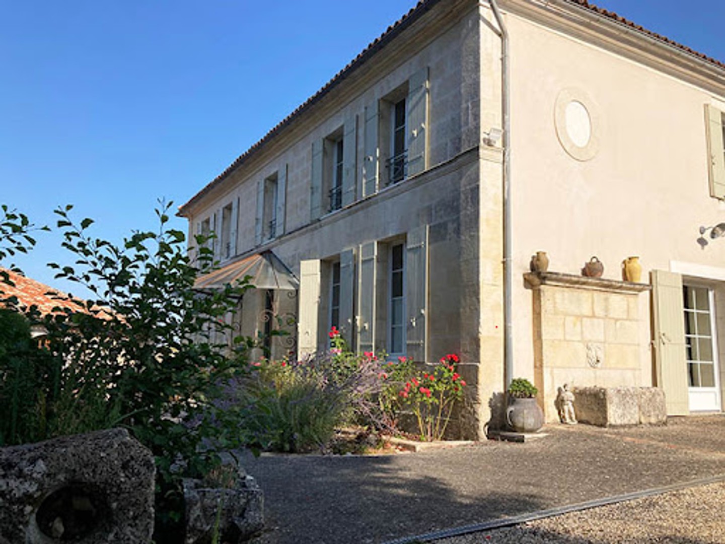 Maison à vendre - 700m2 - Jonzac (17500)