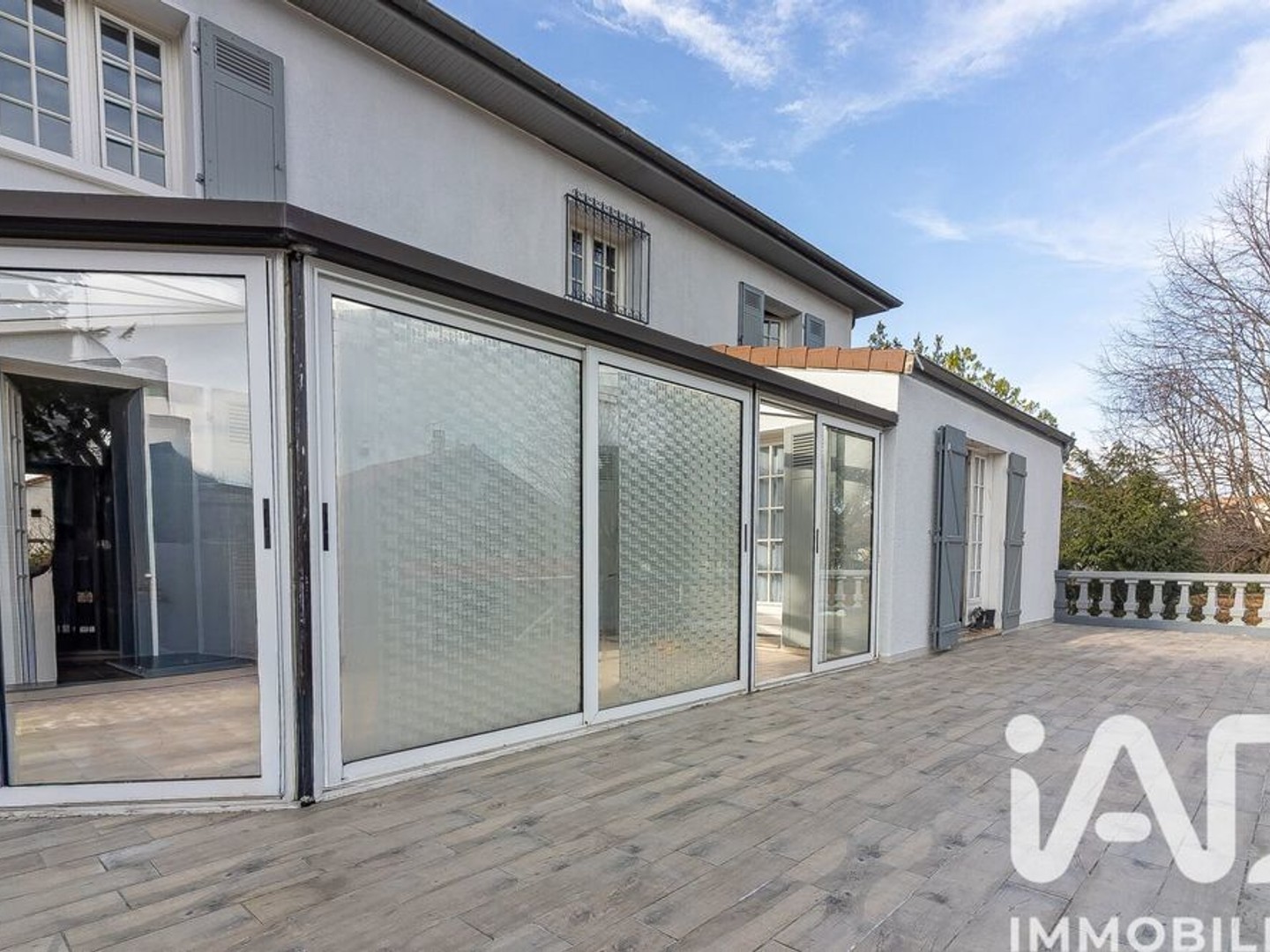 Immeuble à vendre - 400m2 - Bron (69500)