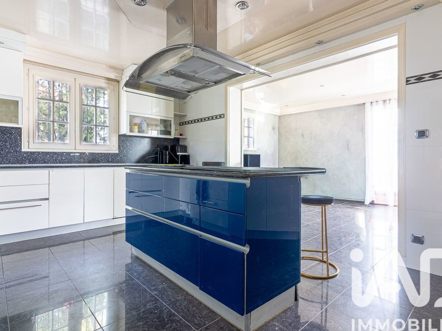 Immeuble à vendre - 400m2 - Bron (69500)