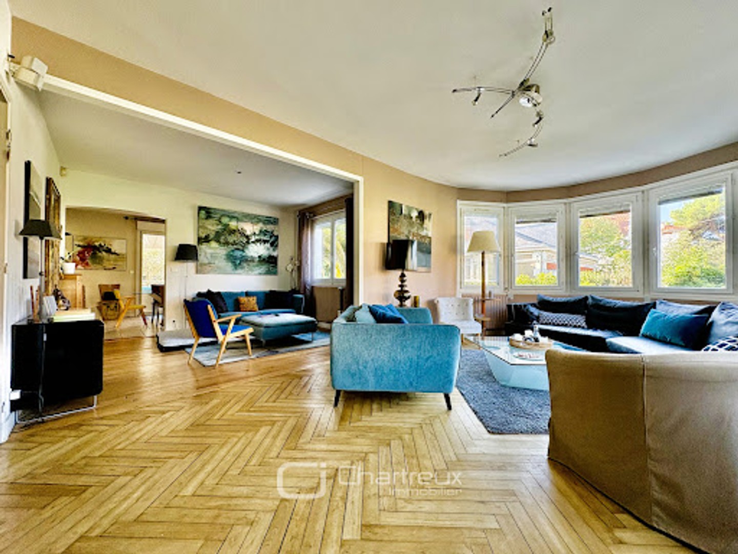 Maison 10 pièces 241 m²