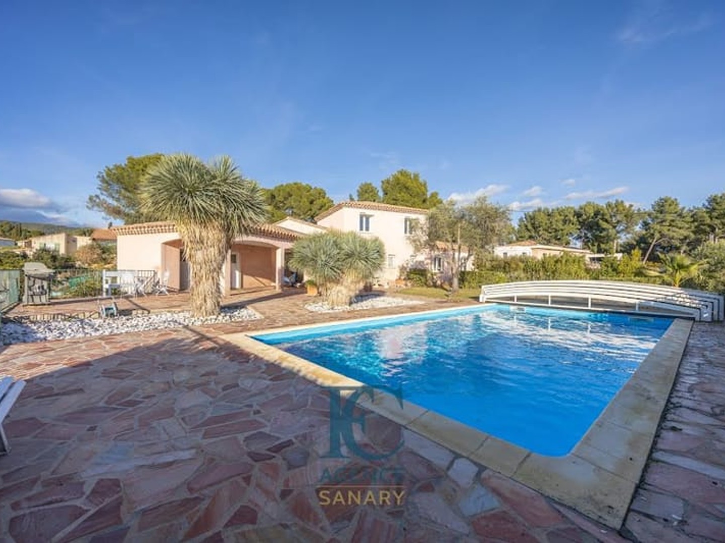 Maison à vendre - 7 pièces - 158m2 - Saint-Cyr-Sur-Mer (83270)