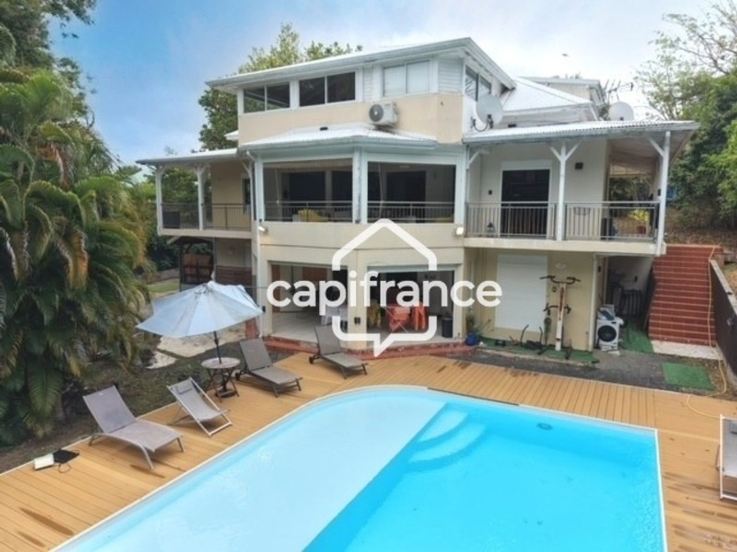 Maison à vendre - 8 pièces - 298m2 - Le Gosier (97190)