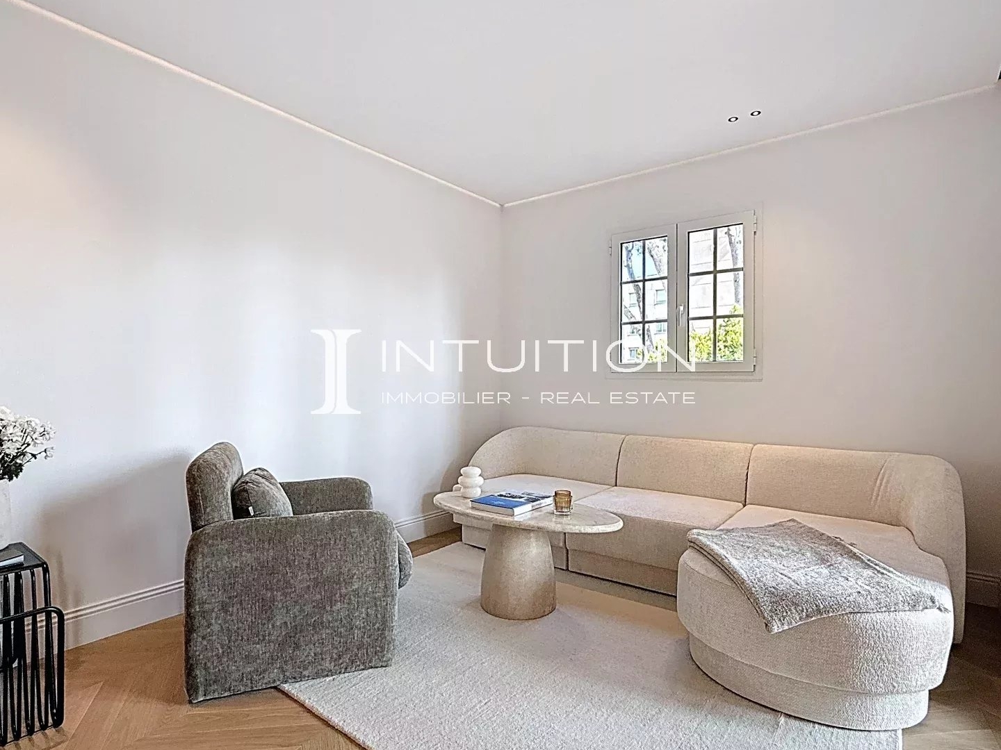 Appartement à vendre - 3 pièces - 84m2 - Saint-Laurent-Du-Var (06700)